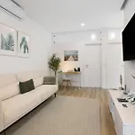 Downtown Lux פארו